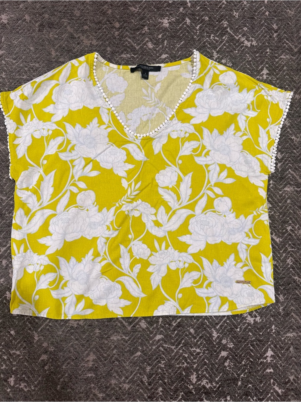 Marc New York Andrew Marc Yellow White Floral Linen Blend Pom Pom Top S